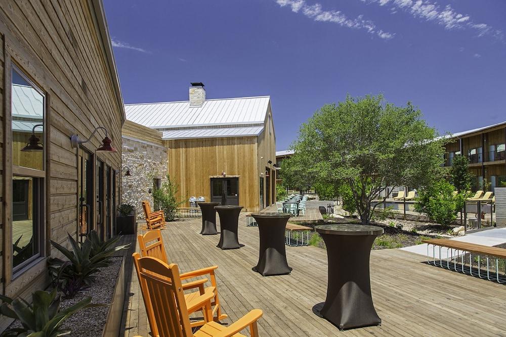 Lone Star Court A Valencia Hotel — 9