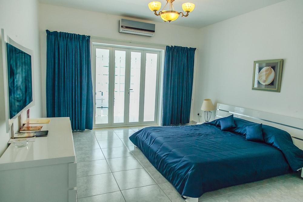 SHARJAH CARLTON HOTEL — 5