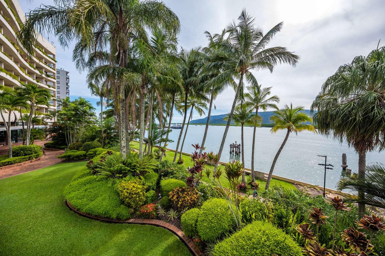 HILTON CAIRNS HOTEL — 10