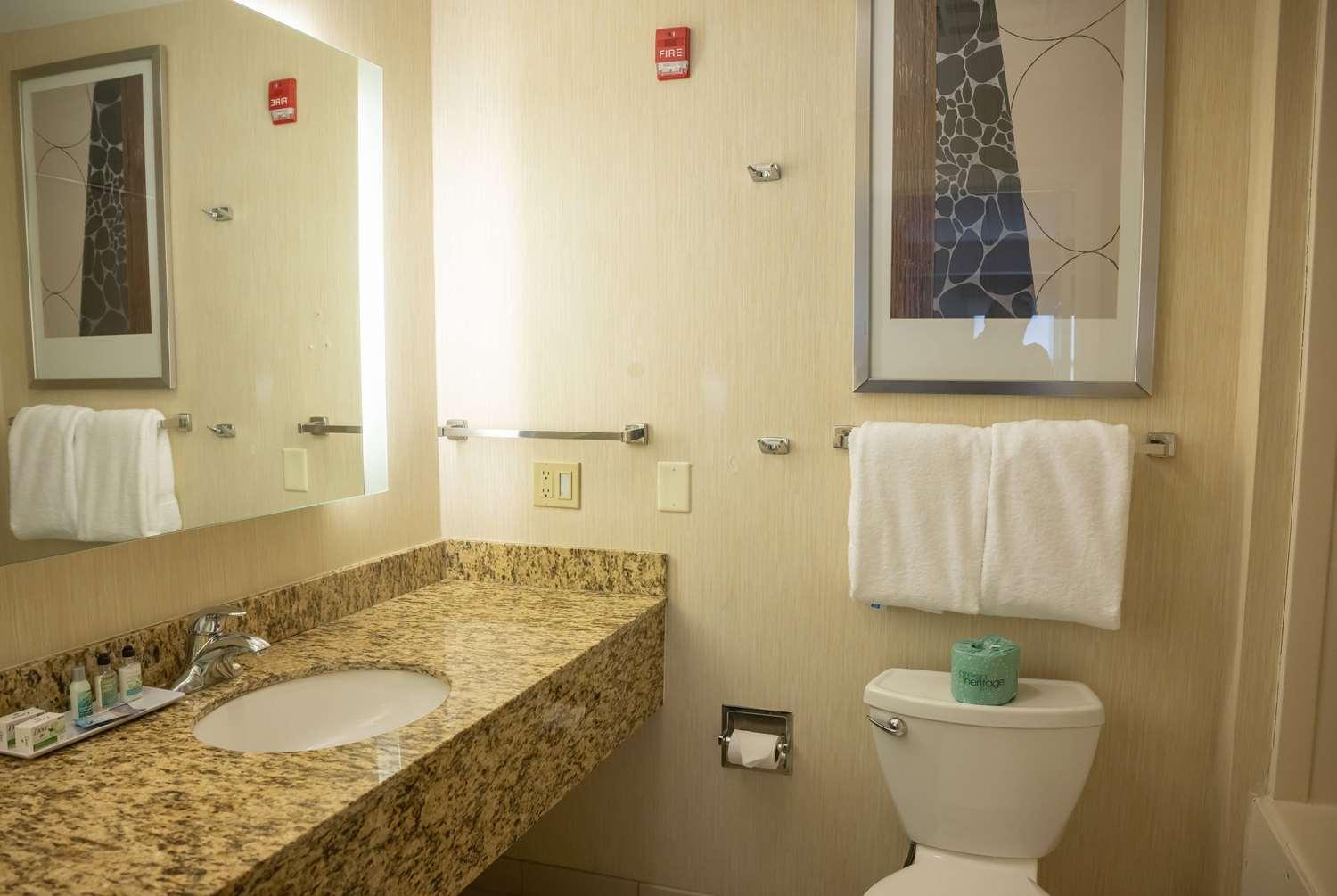 Hawthorn Suites by Wyndham Erie — 4