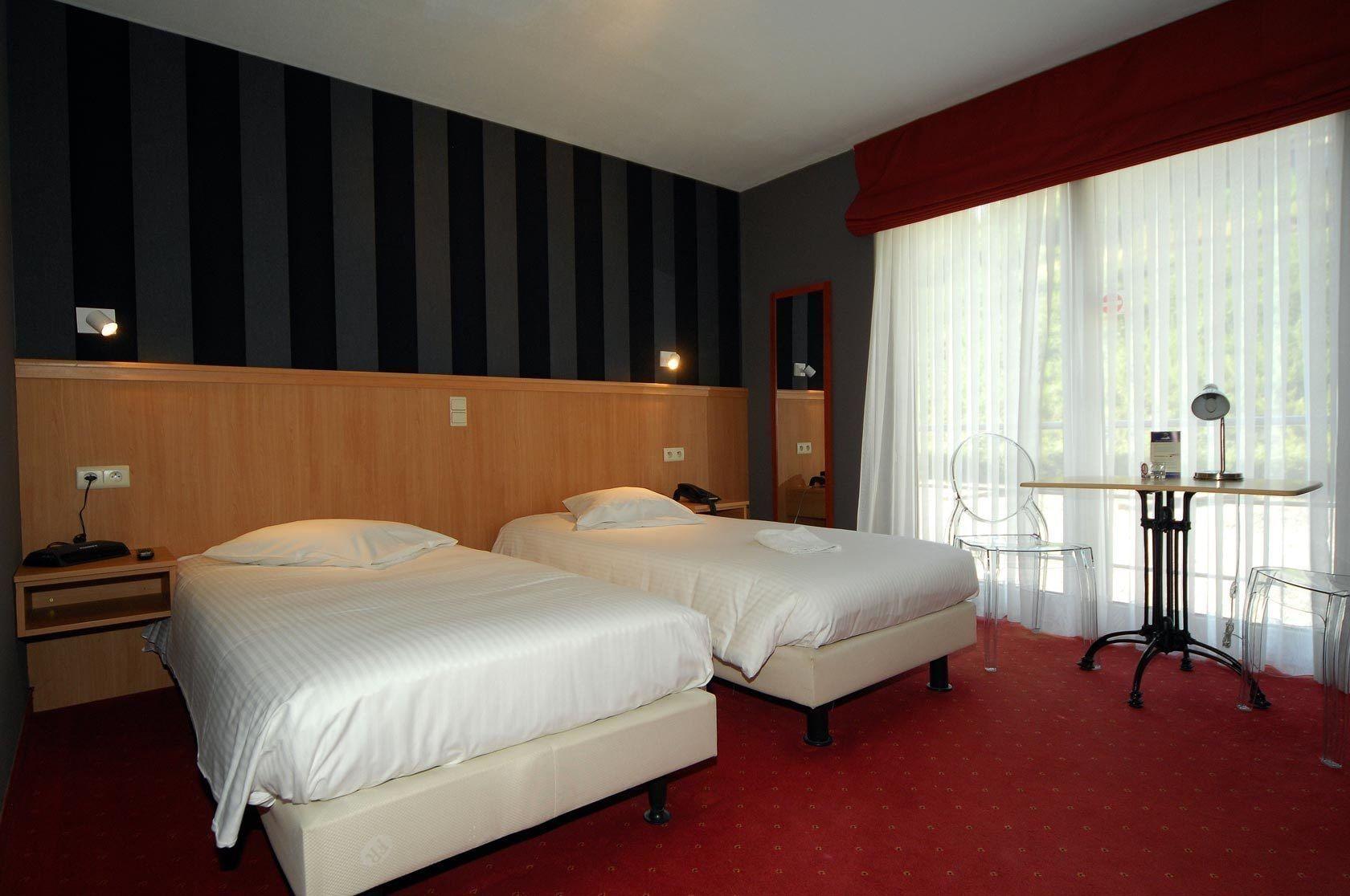 New Hotel de Lives — 10