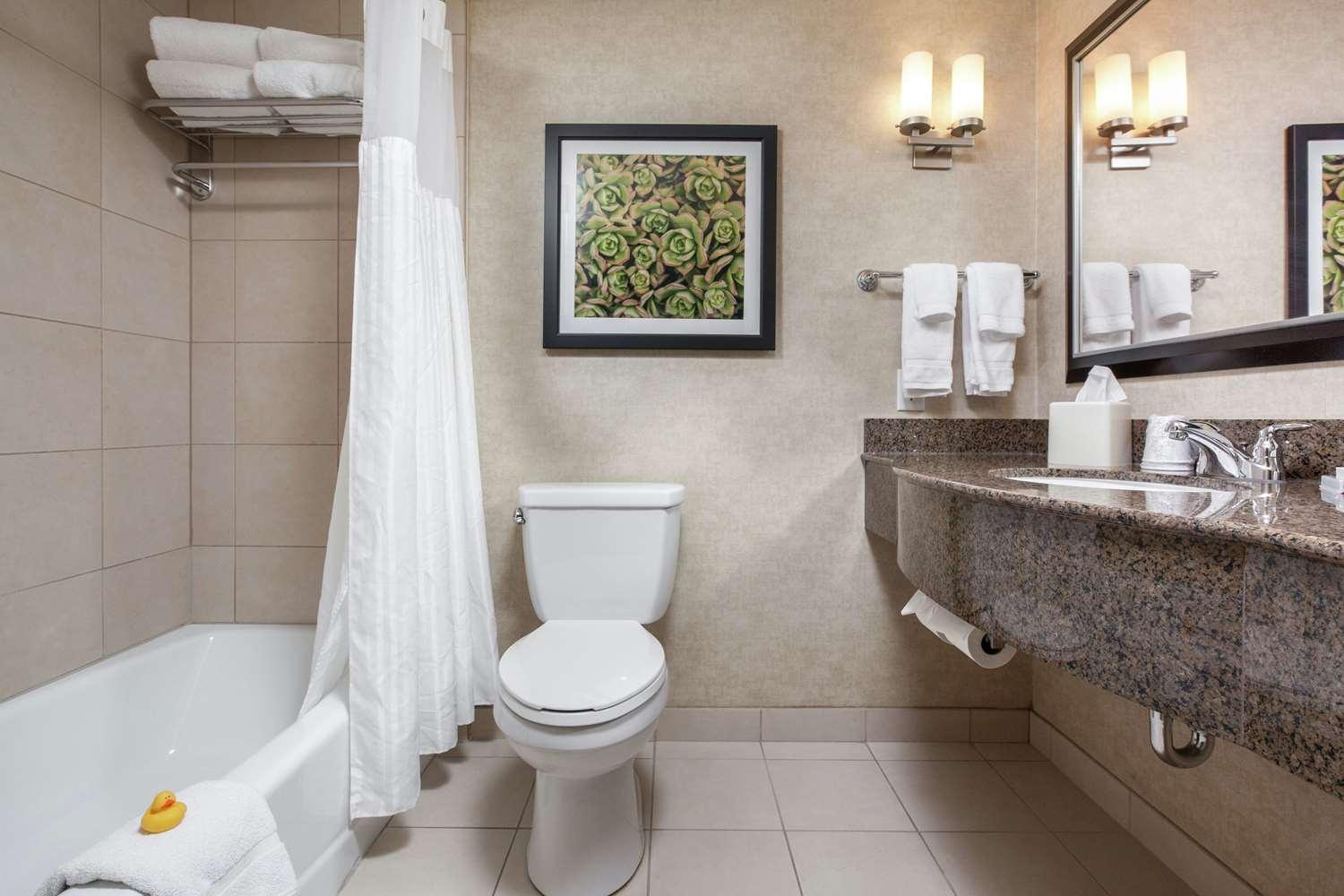 HILTON GARDEN INN FARGO — 3