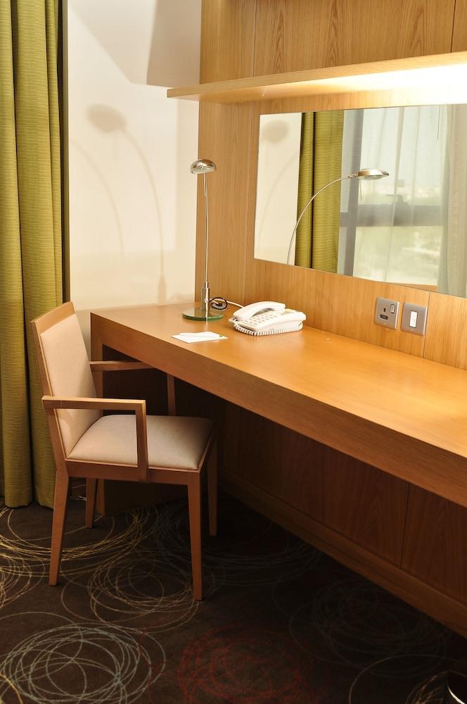 Holiday Inn Abu Dhabi Hotel — 10