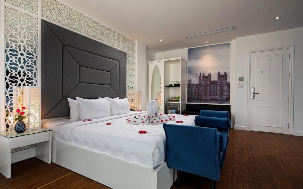 Victor Metropolis Hotel & Rooftop Bar — 8