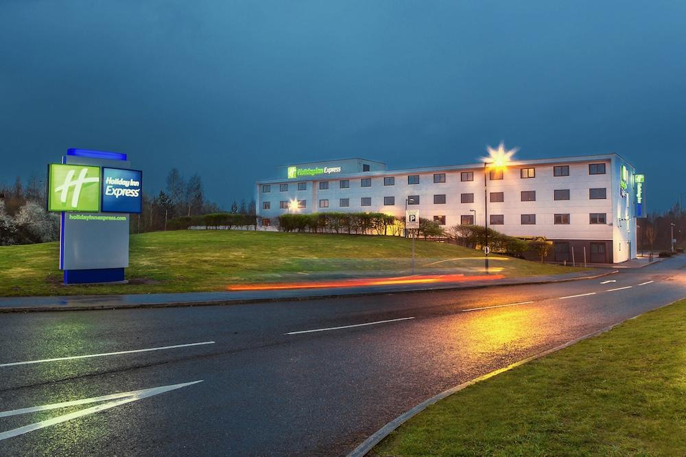 Holiday Inn Express Manchester Airport — 2
