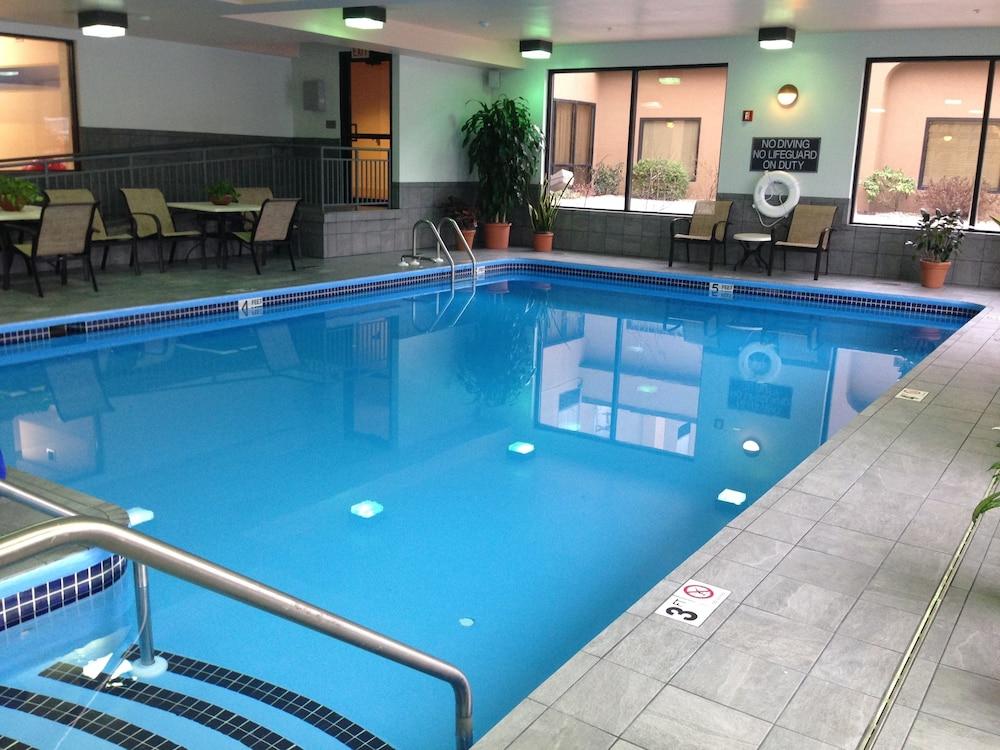 Hampton Inn Altoona — 4