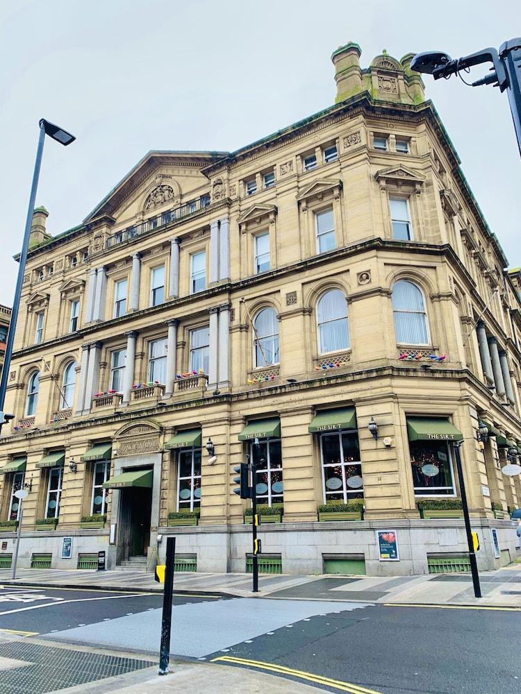 Sir Thomas Hotel — 3