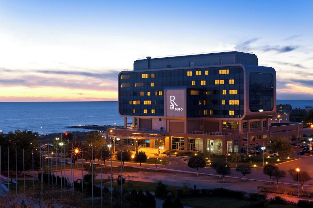 Renaissance Aktau Hotel