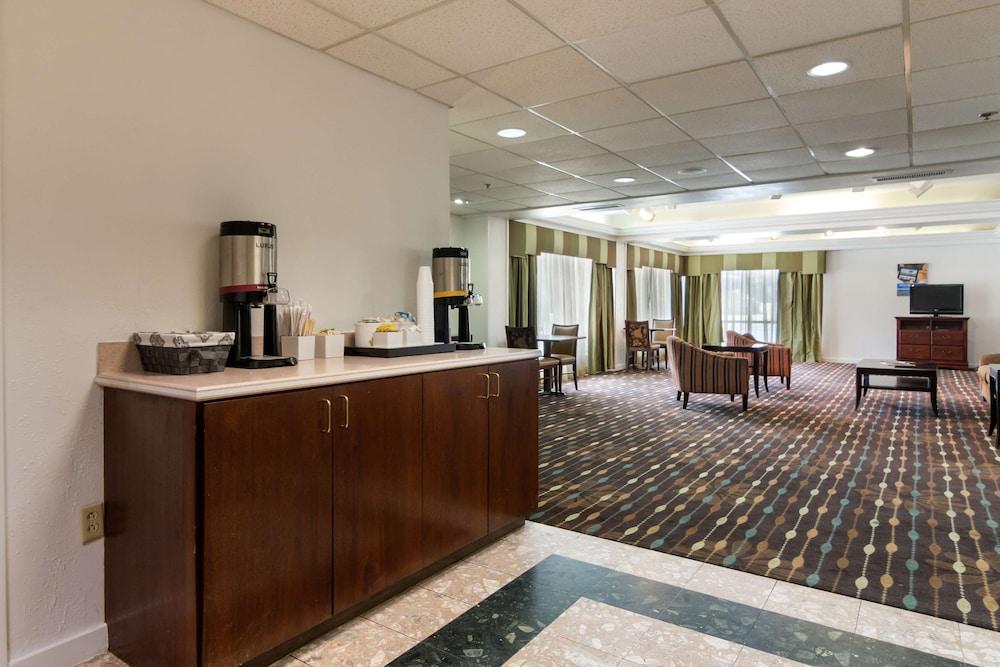 Dublin Inn and Suites — 6