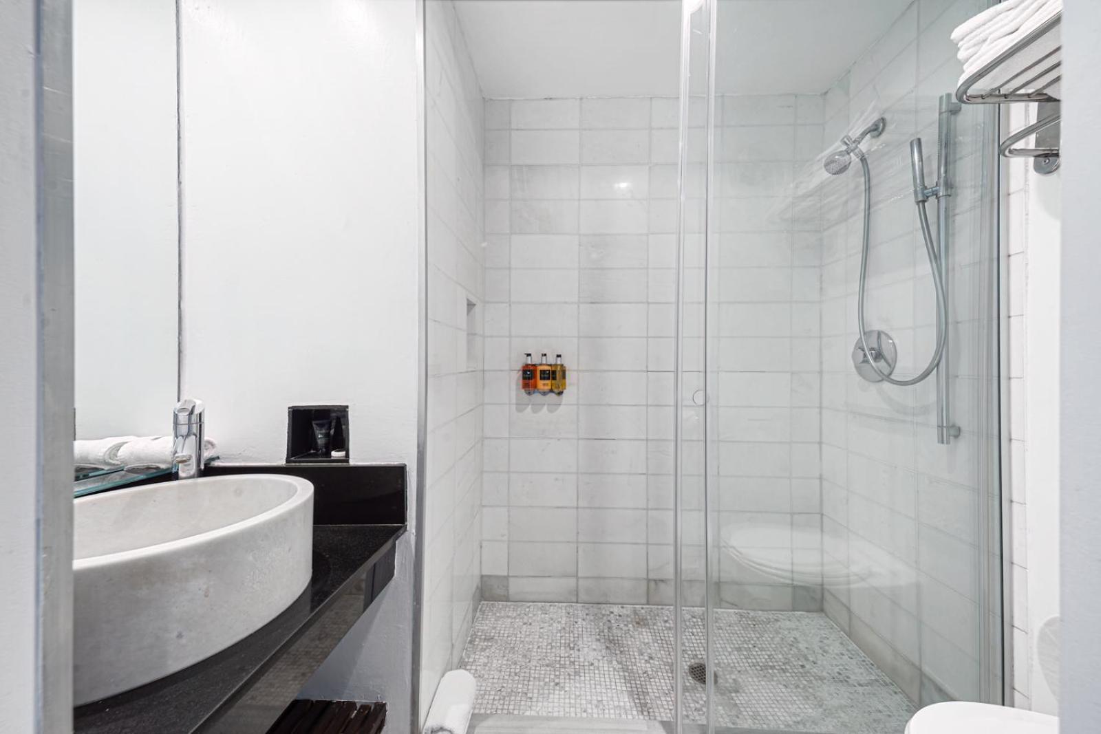 Kimpton de Witt — 3