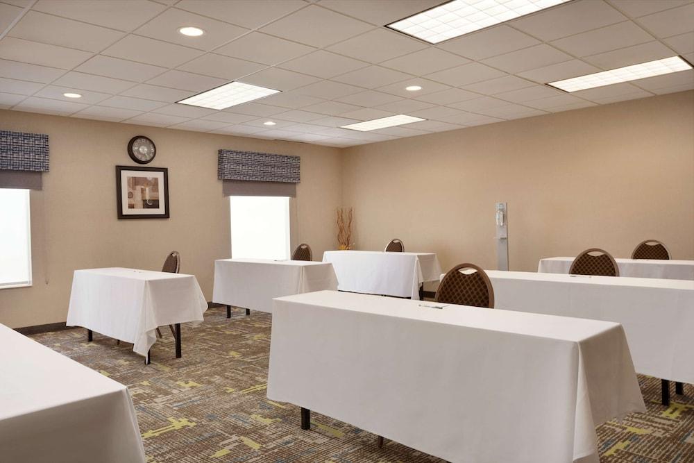 HAMPTON INN ST. LOUIS/COLUMBIA, IL — 6