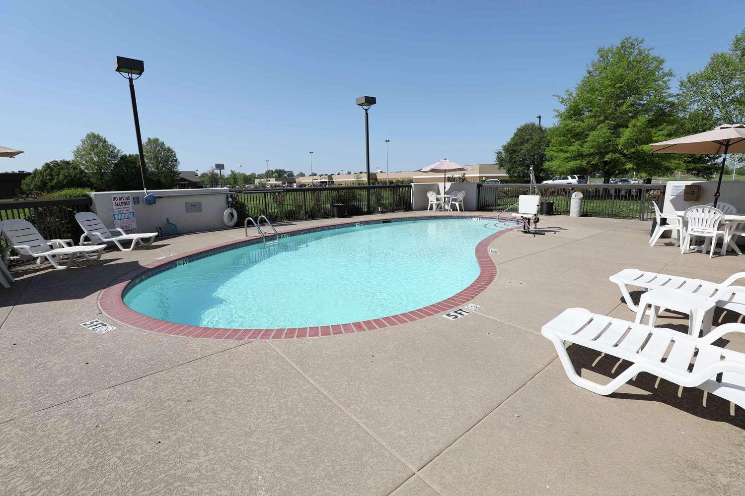 Hampton Inn Dyersburg — 3
