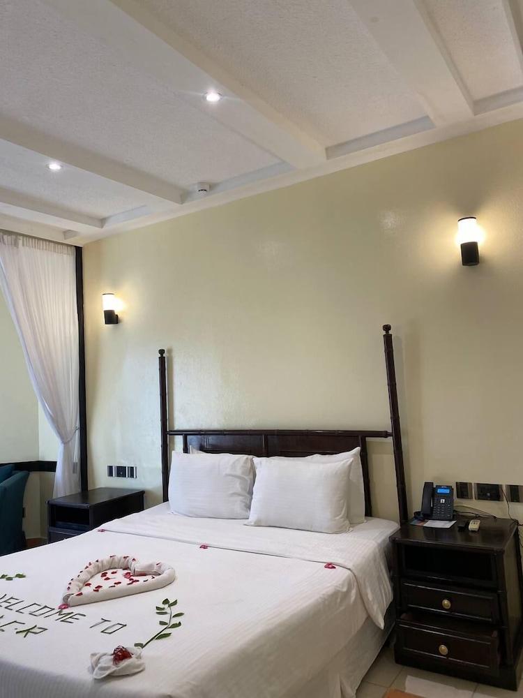 Mombasa Continental Resort 1024928 — 10