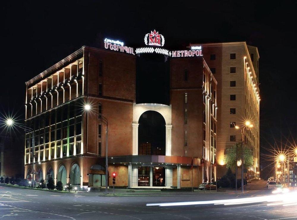 METROPOL HOTEL — 3