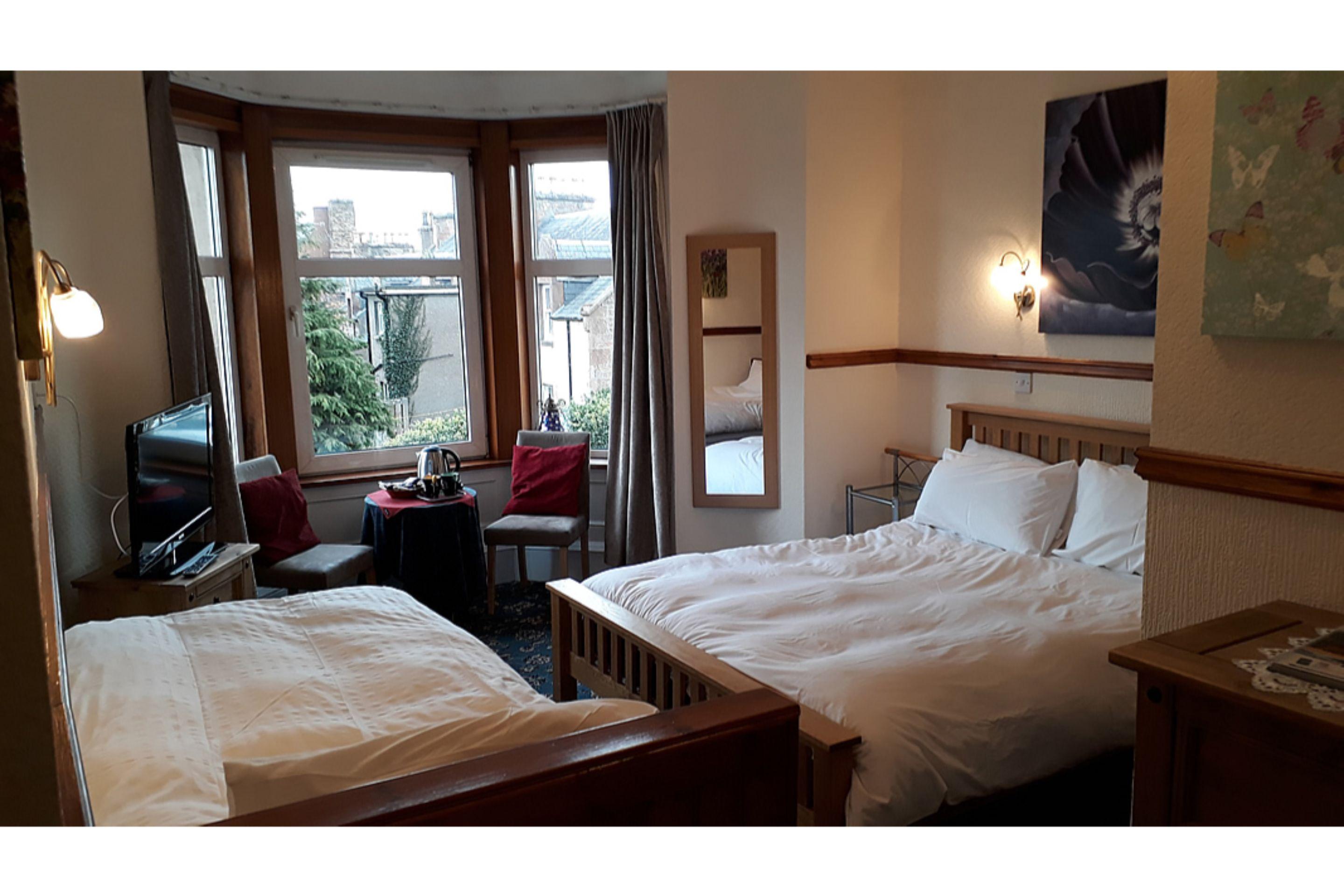 OYO Cedar Villa Guest House — 6