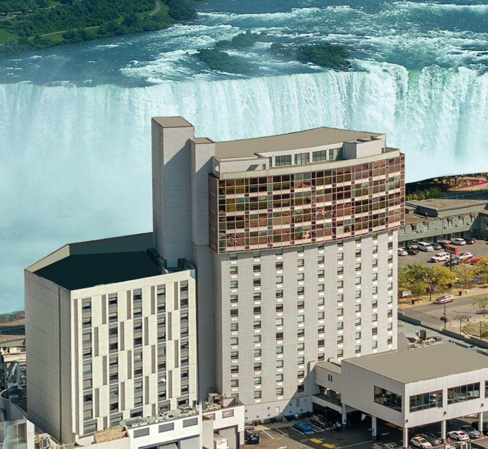 Wyndham Fallsview Hotel — 4