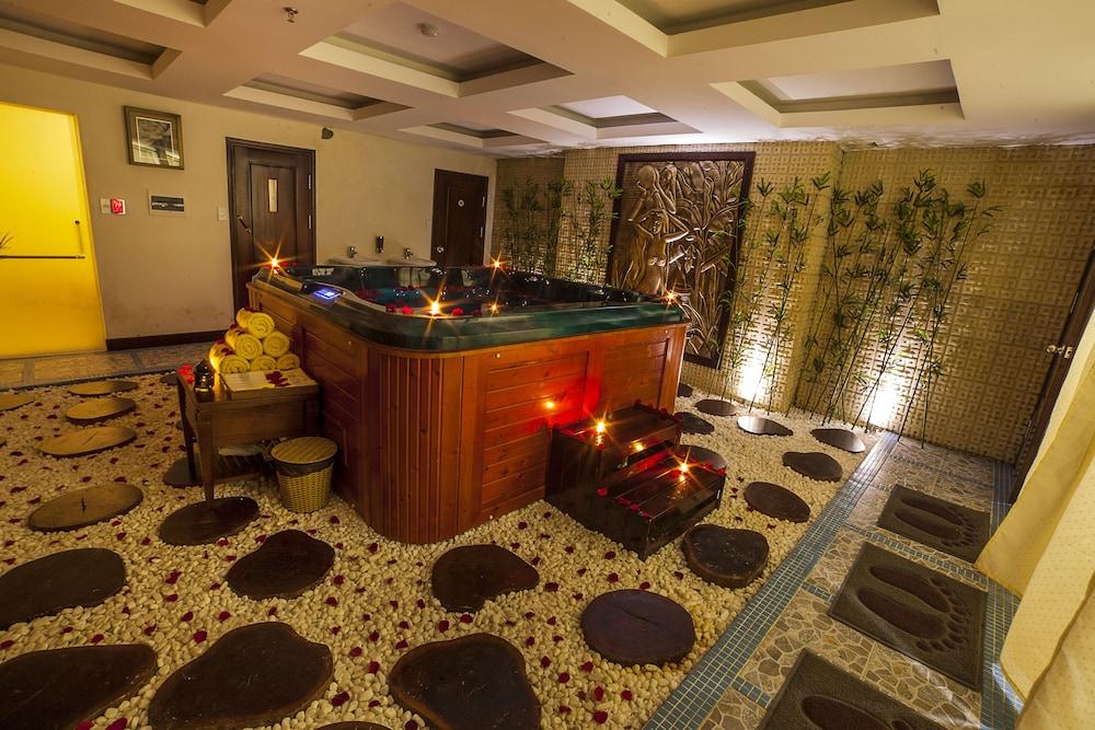 Moonlight Hotel Hue — 8