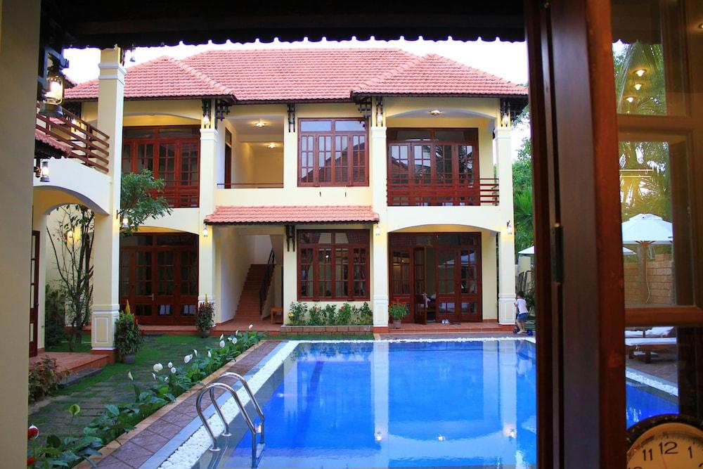 The Earth Villa — 1