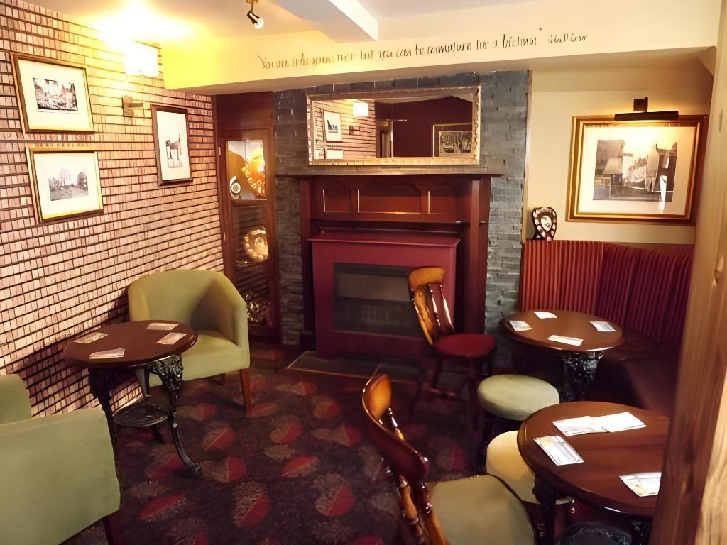 The New Globe Inn — 10