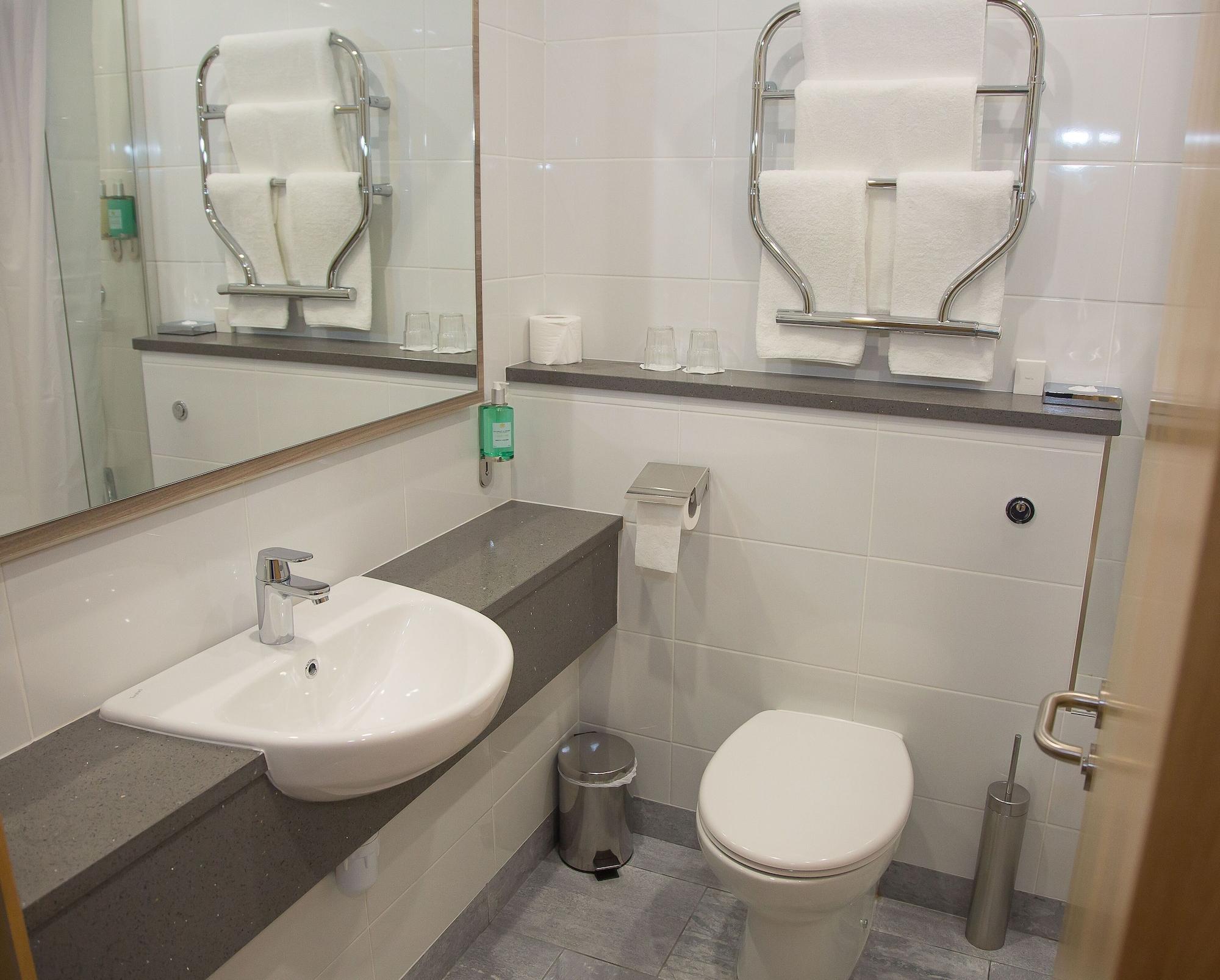 WESTLODGE HOTEL 97419 — 10