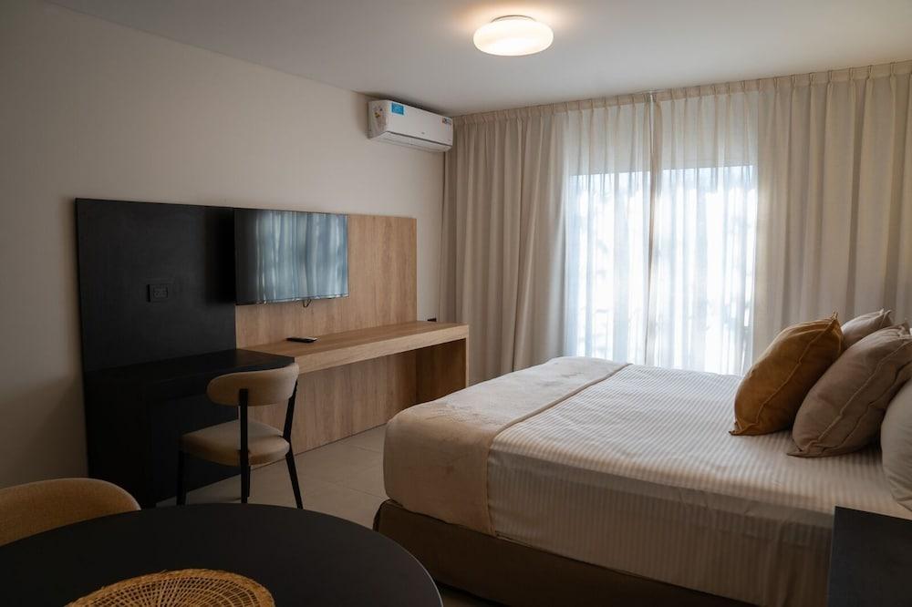 URBANA SUITES — 10