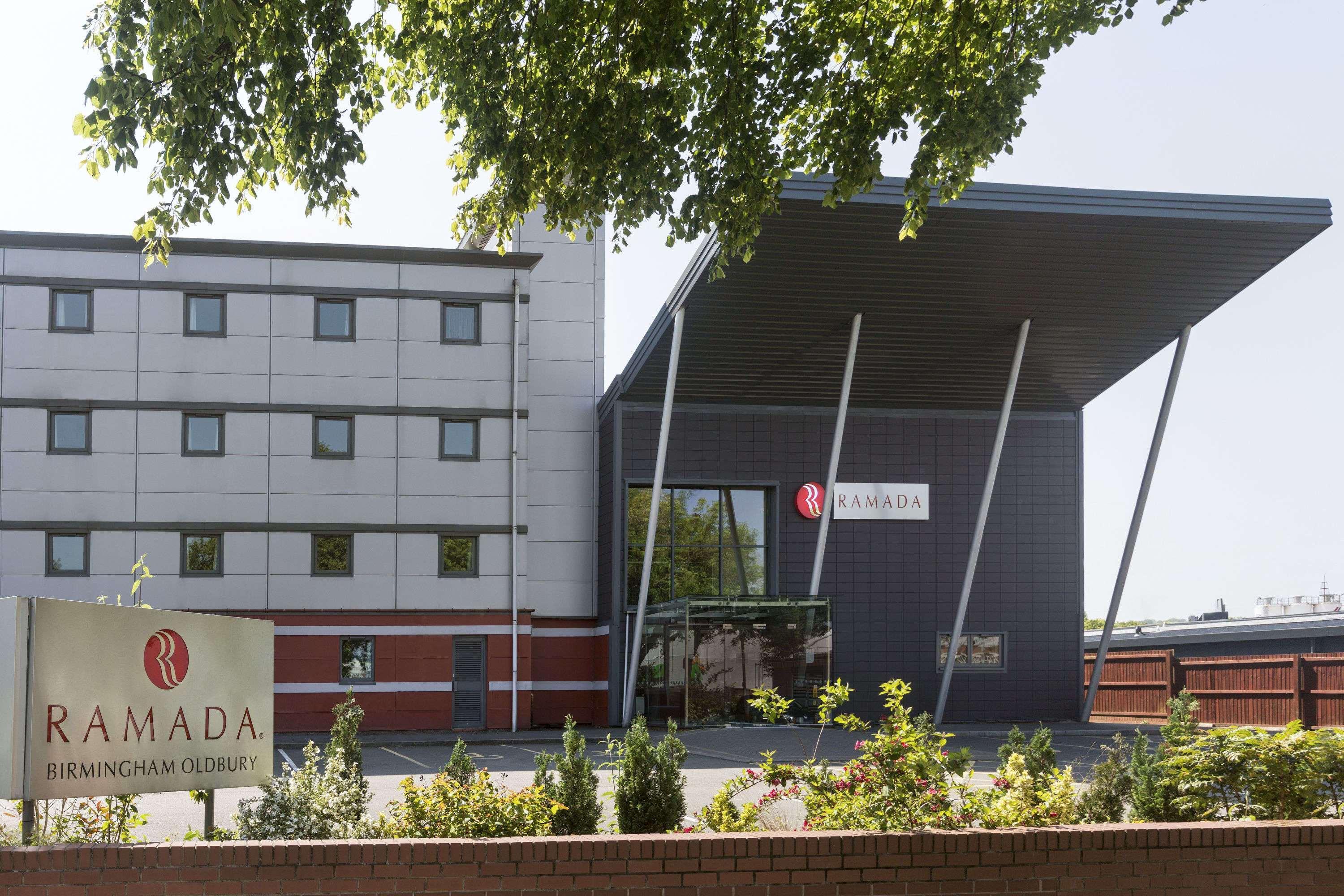 Ramada by Wyndham Oldbury Birmingham — 3