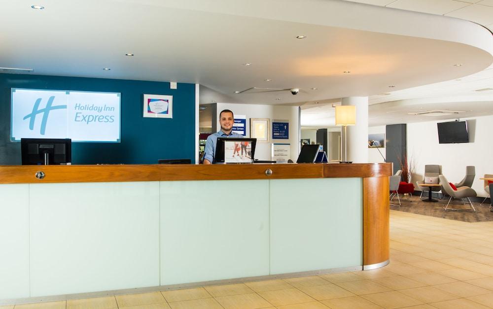 Holiday Inn Express Newport — 2