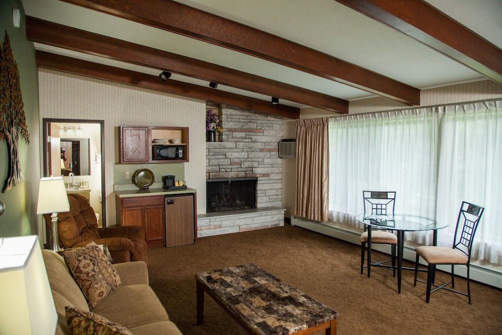 Evergreen Resort — 1