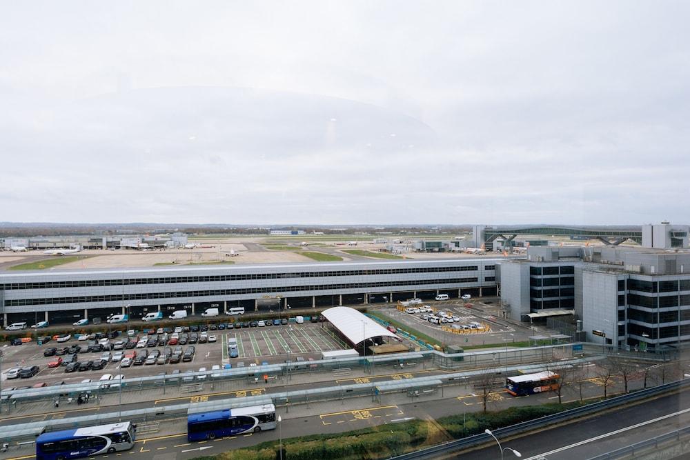 SOFITEL LONDON GATWICK — 6