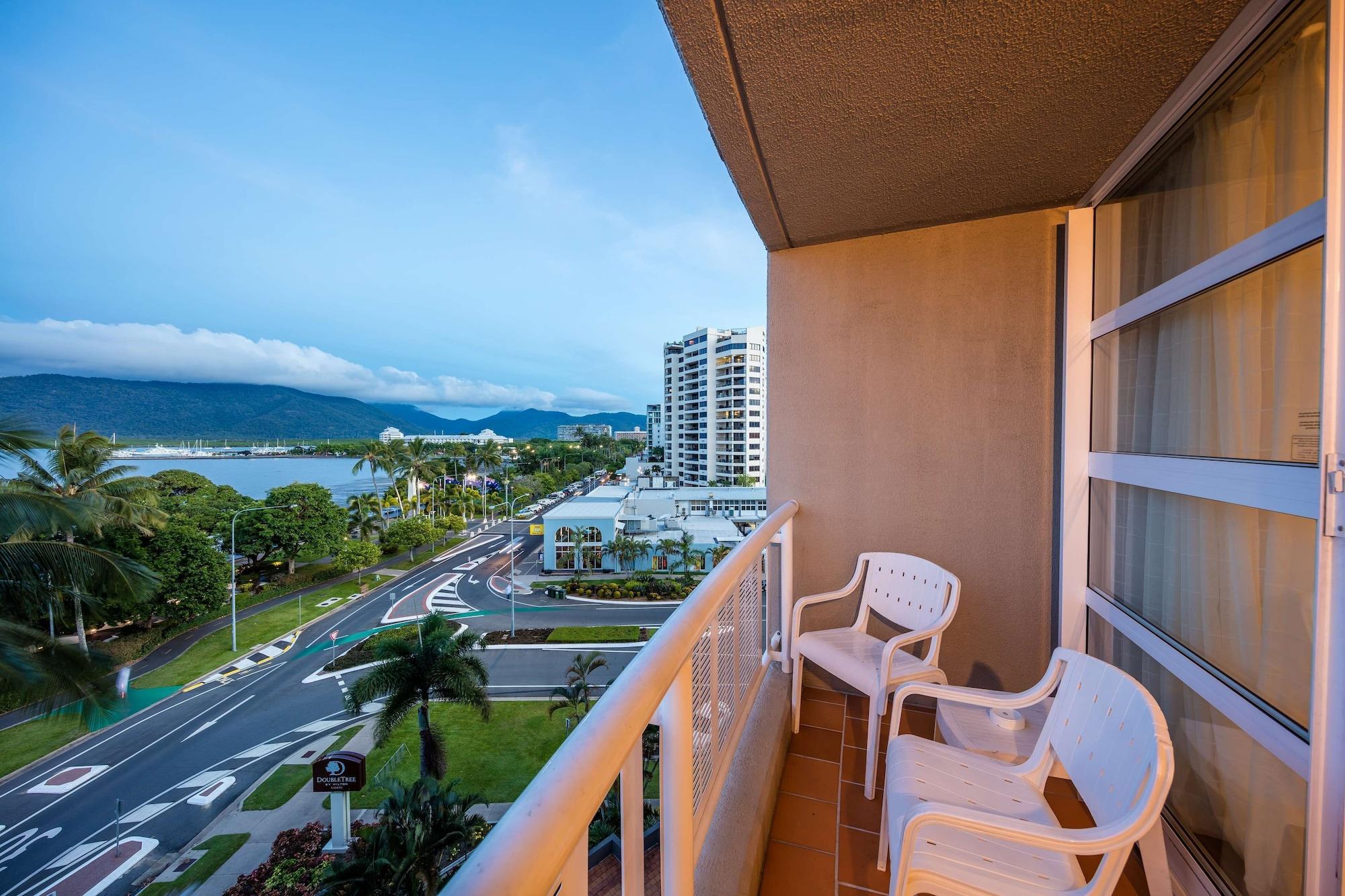 DoubleTree by Hilton Hotel Cairns — 10