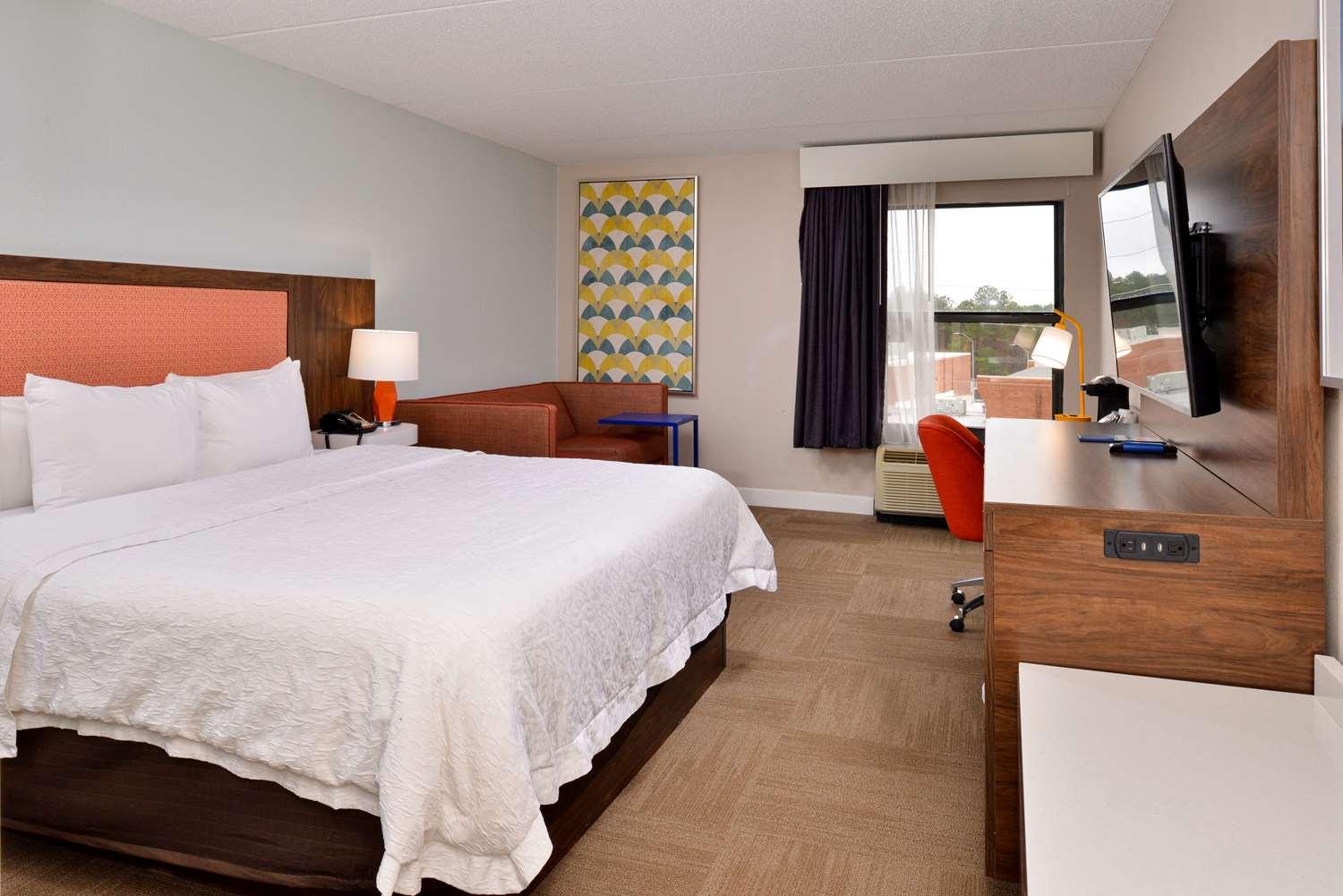 Hampton Inn Henderson — 8
