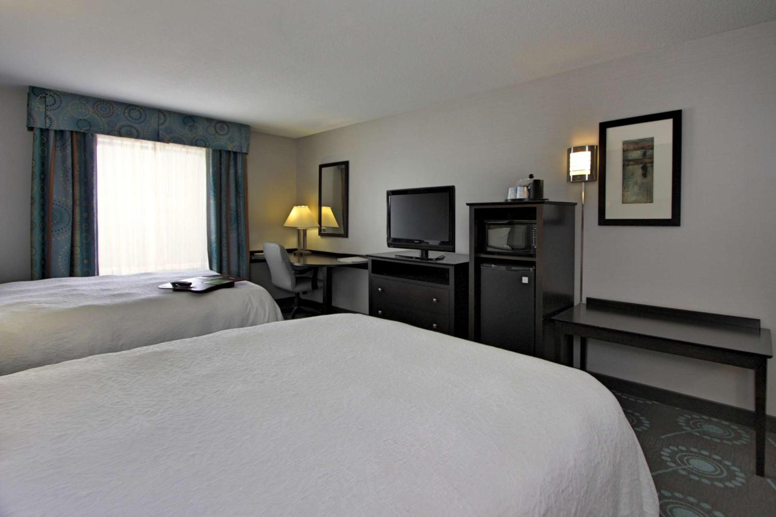 Hampton Inn Defiance — 9