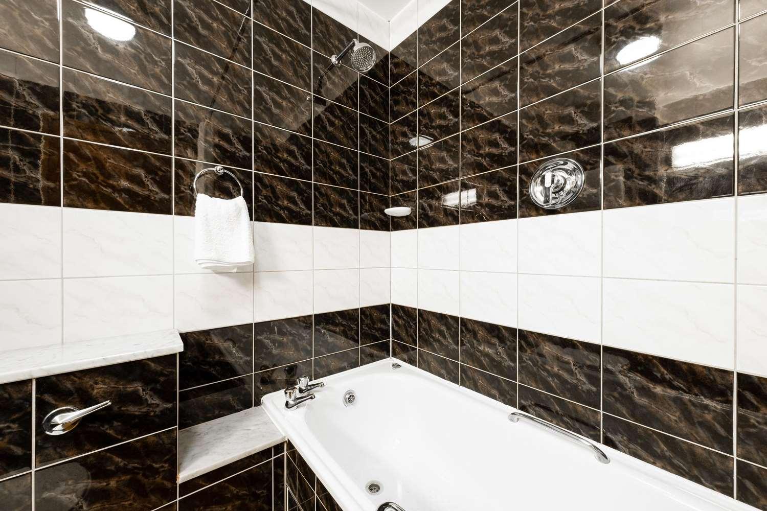Cedar Court Hotel Bradford — 1