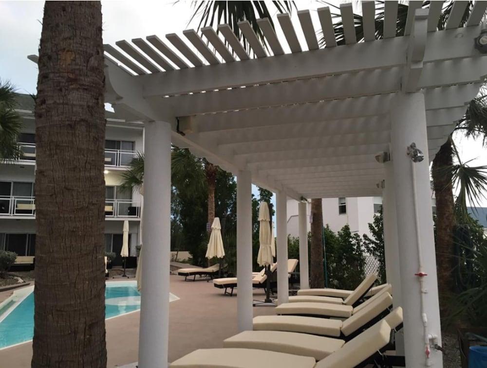 Grace Bay Suites