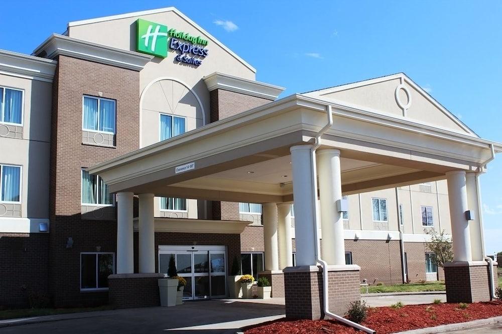 HOLIDAY INN EXPRESS HOTEL & SUITES ALBERT LEA - I-35 — 2