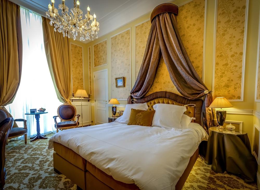 HOTEL HERITAGE — 10