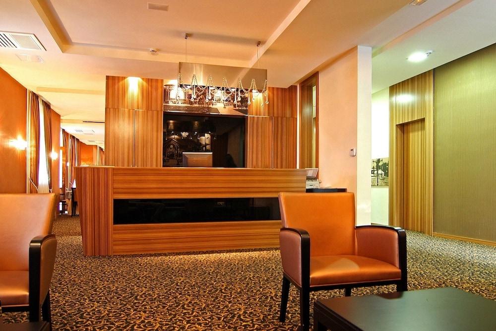 Hotel Crystal 1061868 — 8
