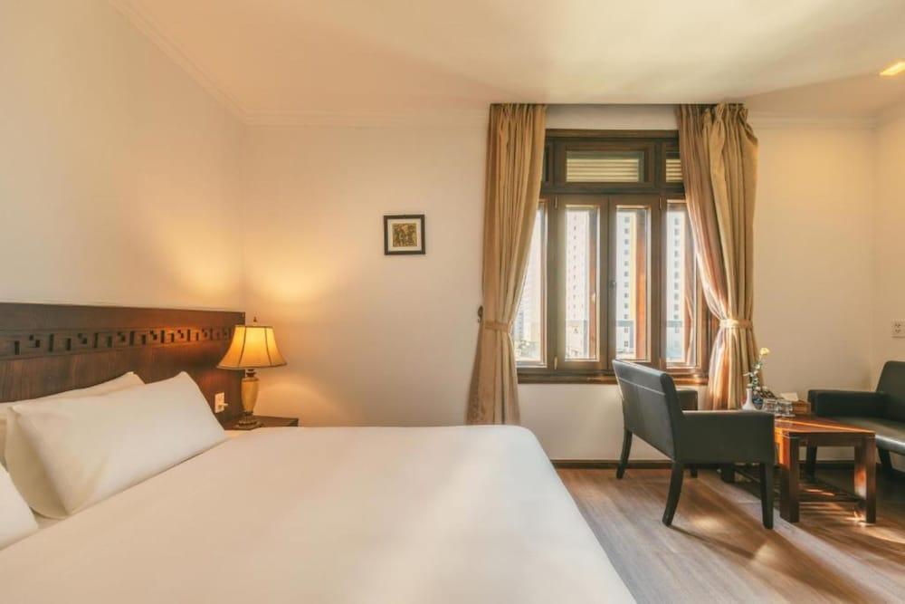 Chu Hotel — 8