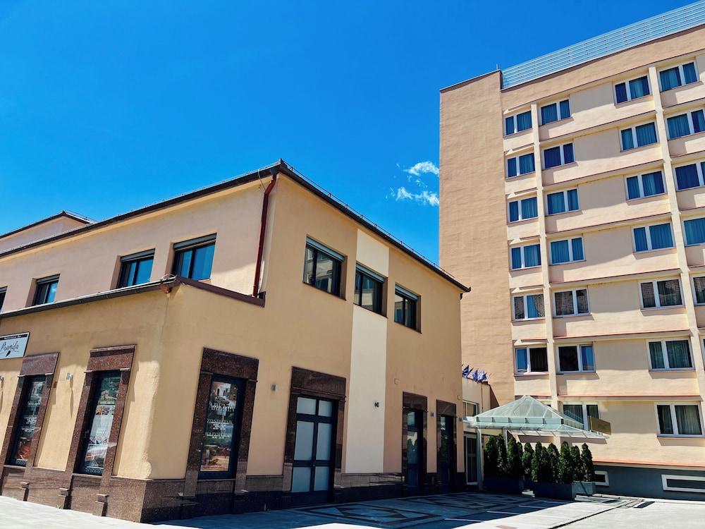 Hotel Piramida 941765 — 1