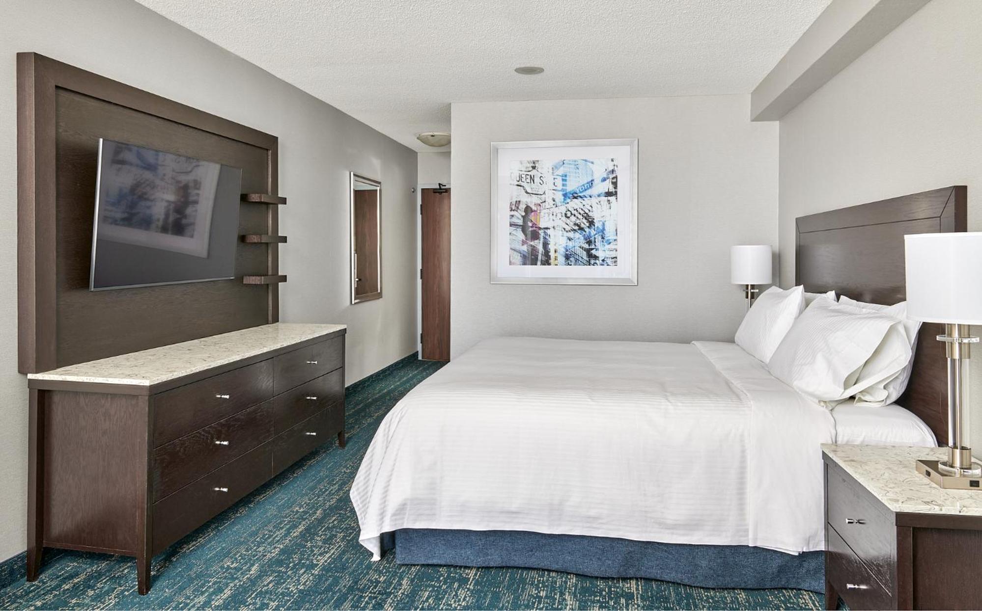 Hampton Inn Eau Claire — 8