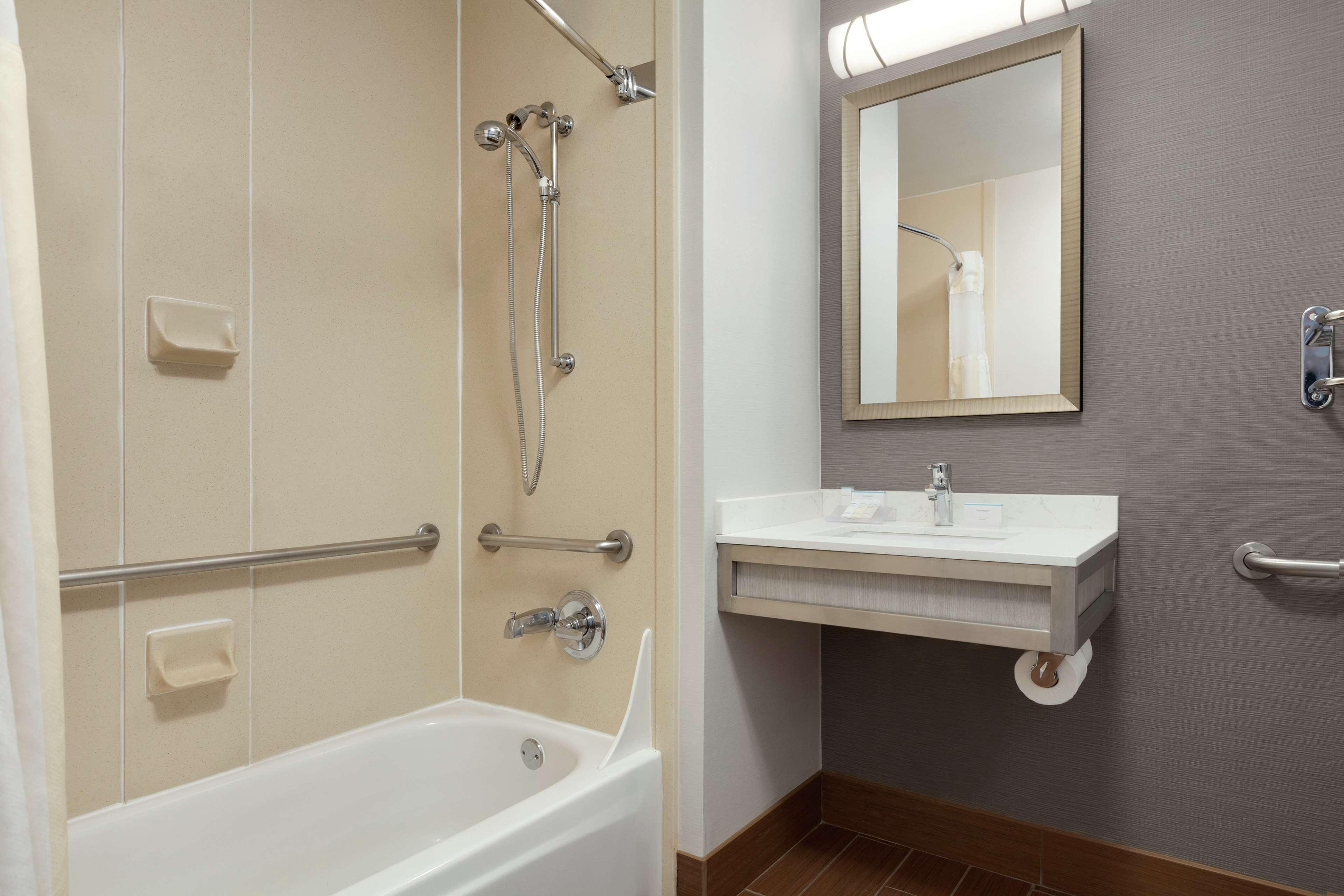 Hilton Garden Inn Gilroy — 7