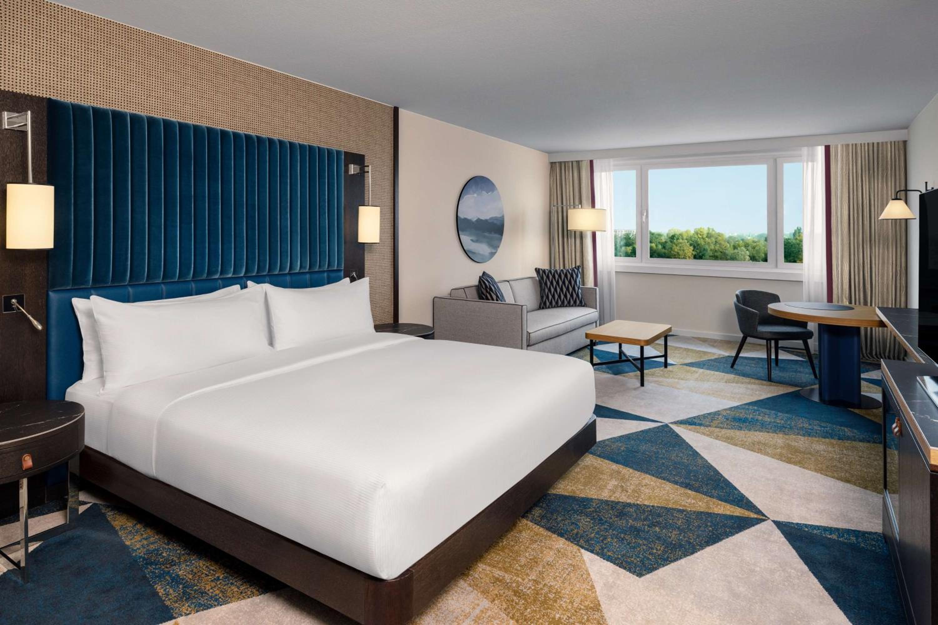 HILTON VIENNA DANUBE WATERFRONT 2304