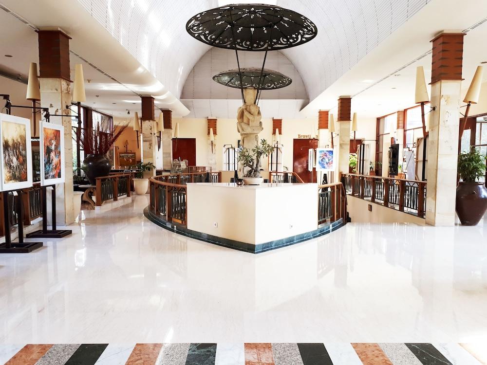 Grand Tropic Suites Hotel Surabaya 14544 — 9