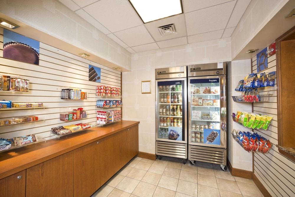 Hampton Inn and Suites Baltimore-Arundel Mills — 10