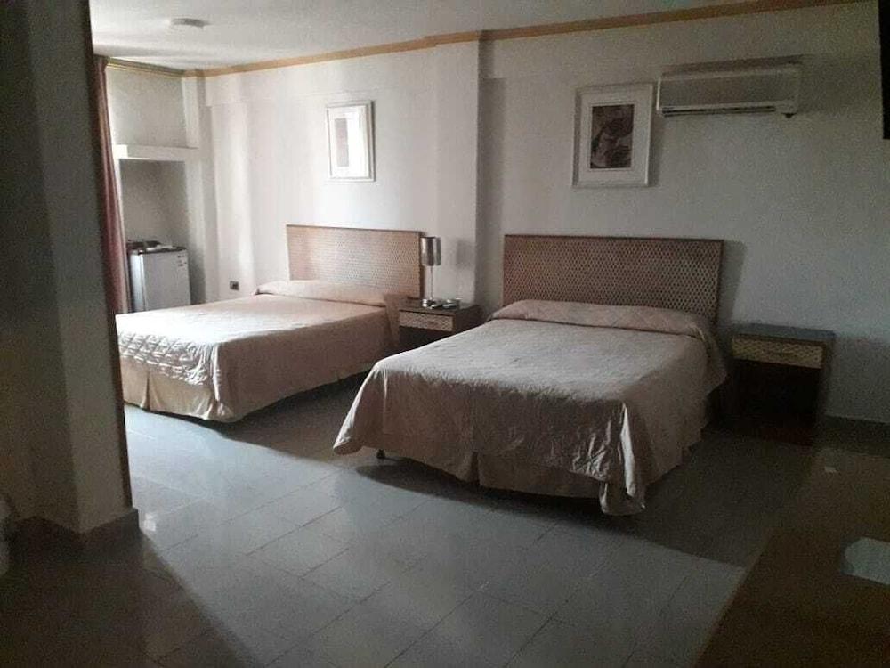 HOTEL LAS AMERICAS 1020978 — 8