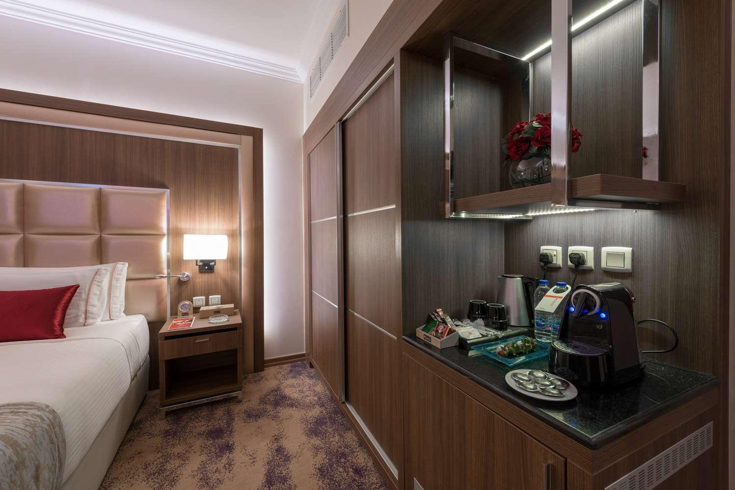 Ramada by Wyndham Continental Jeddah — 8