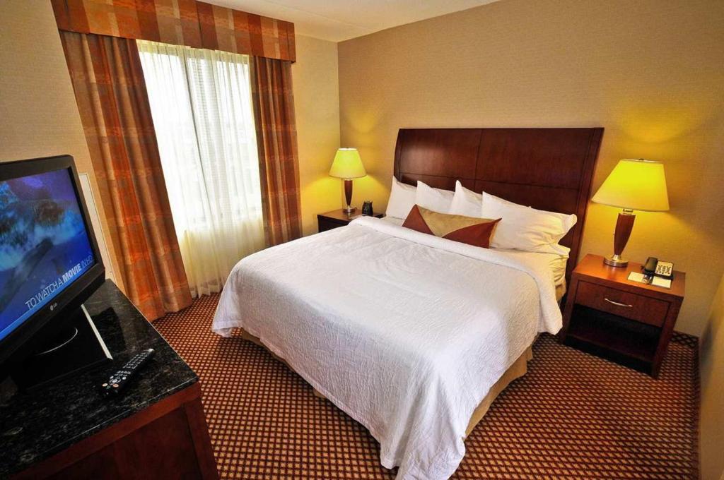 Hilton Garden Inn Erie — 9