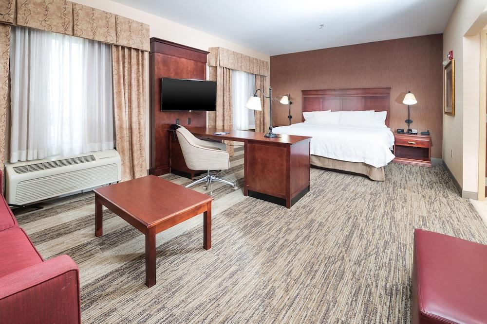 Hampton Inn & Suites Greensburg — 10