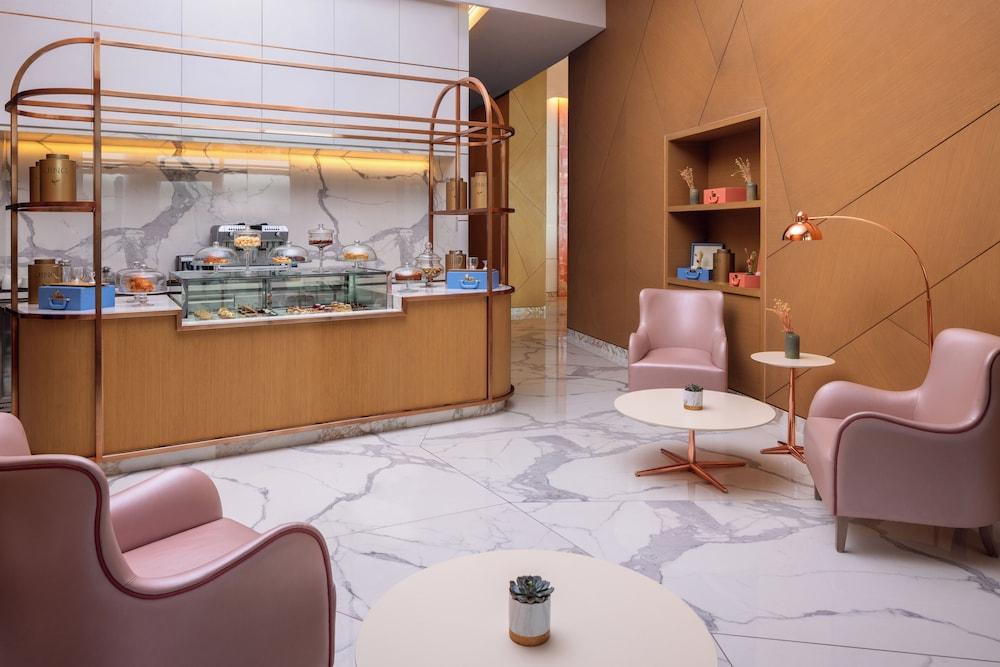Hilton Dubai Creek Hotel & Residences — 7