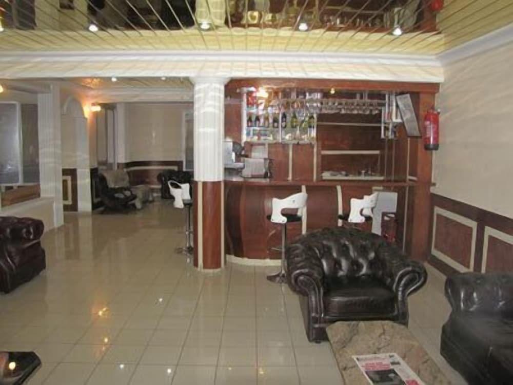Afrique Hotel Douala Airport — 3